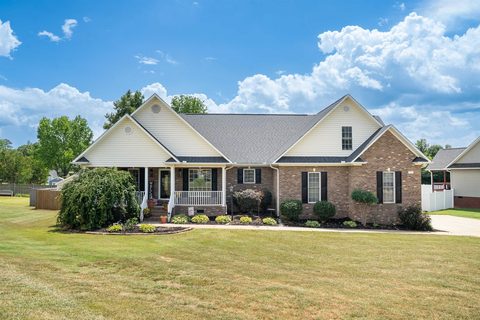 141 Sugar Hill Court active home in Masons Crossing, Boiling Springs, SC