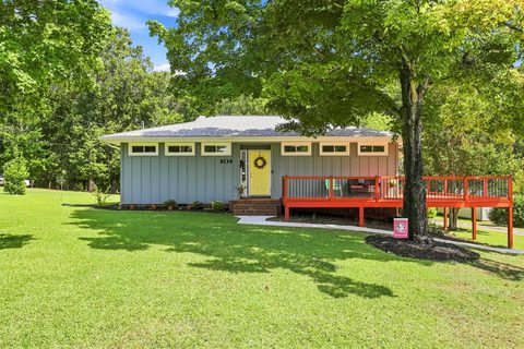 147 Loche Adele Drive active home in Hillcrest, Spartanburg, SC