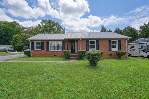 411 Vanderbilt Road active home in Summerhill, Spartanburg, SC