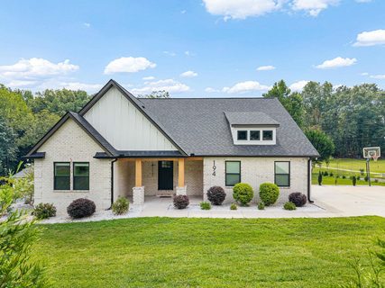 Homes in Berry Shoals, Duncan