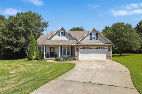235 Metcalf Court active home in Lancaster Farms, Spartanburg, SC