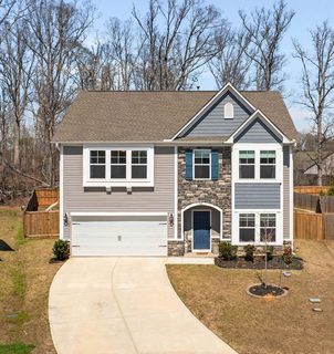 304 Videre Woods Court active home in Harvest Glen, Piedmont, SC