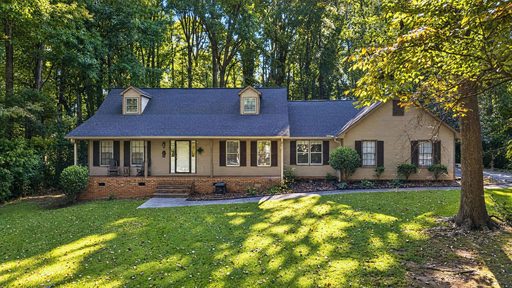 160 Chestnut Lake Drive pending home in Chestnut Lake, Inman, SC