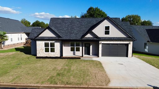 915 Thunder Gulch Dr active home in Belmont, Boiling Springs, SC