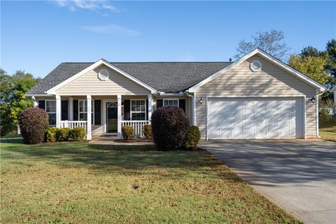 118 Saint James Court