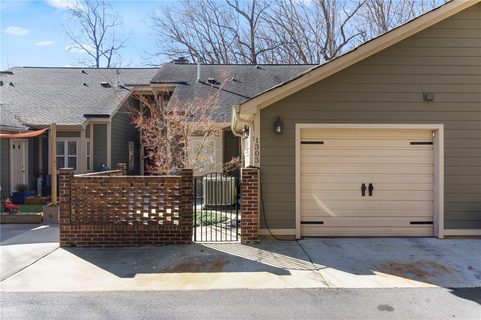 1303 Leeward Road