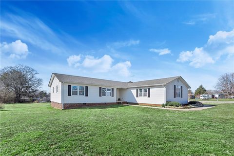 600 Greenleaf Drive sold home in Greenbriar, Anderson, SC