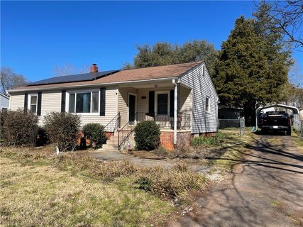 902 Ferry Street