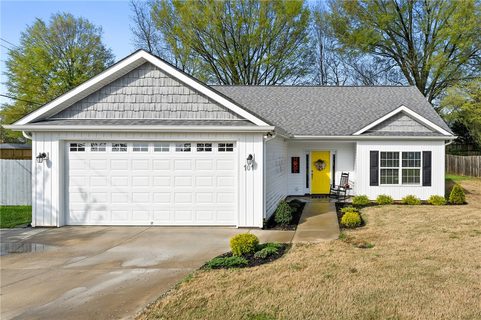 101 Ashwood Lane
