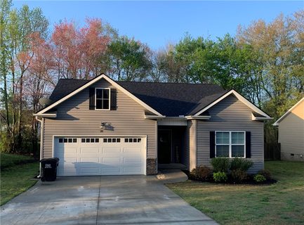 211 Ashwood Lane