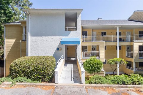 909 Northlake Drive
