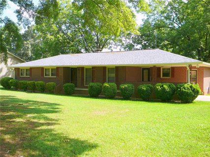 1800 Sansbury Drive