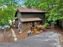 627 N Lake Drive sold home in Salem, SC