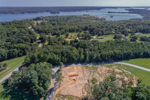 104 Topsail Drive sold home in Top Sail Bay, Anderson, SC