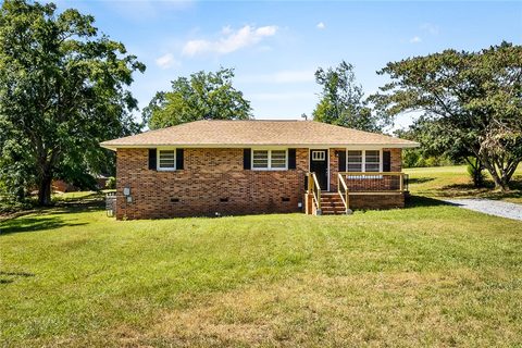 709 Sexton Gin Road sold home in Hillcrest Ranch, Iva, SC