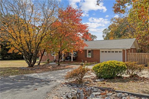 109 Terry Lee Drive sold home in Mountain Lake Estates Ii, Piedmont, SC