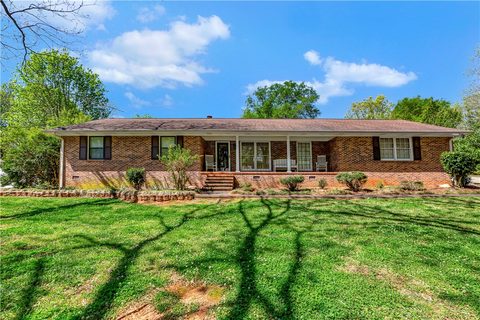 319 Princess Grace Avenue sold home in Monaco Estates, Clemson, SC