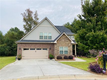 206 Grand Oak Circle