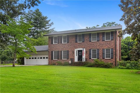 407 Long Forest Circle