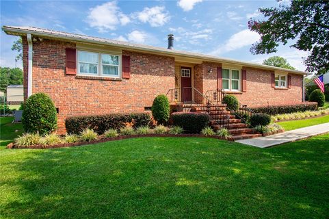 304 Sweetbriar Circle