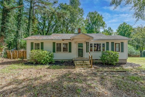 526 Issaqueena Trail sold home in Issaqueena Heights, Clemson, SC