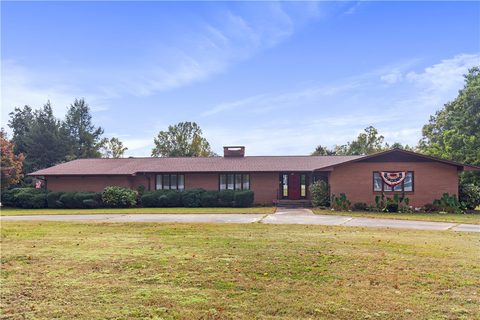 105 Playground Road sold home in Green Acres Sub, Walhalla, SC