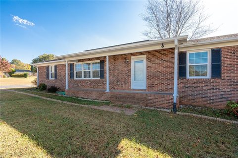 100 Saluda Road sold home in Rolling Acres, Moore, SC