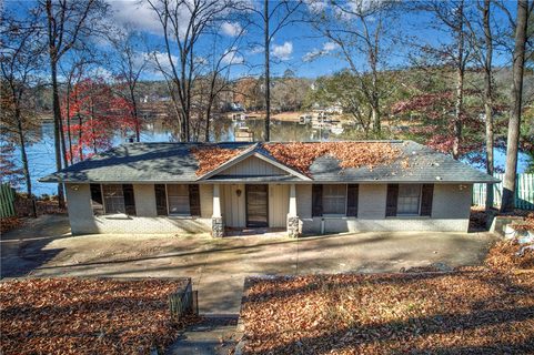 904 Lakeside Drive