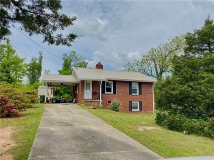 304 W South 5Th Street sold home in Adams East View, Seneca, SC