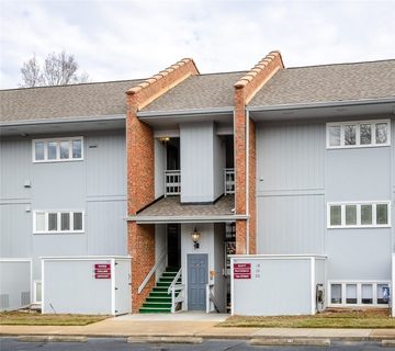 17 Harbor Gate Drive BOAT SLIP INCLUDED sold condo in Harbor Gate, Anderson, SC