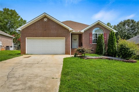 102 Woodbridge Circle