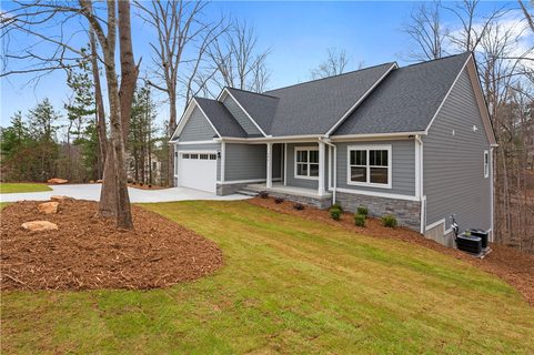 204 Long Bay Drive sold home in The Woods At Keowee, West Union, SC