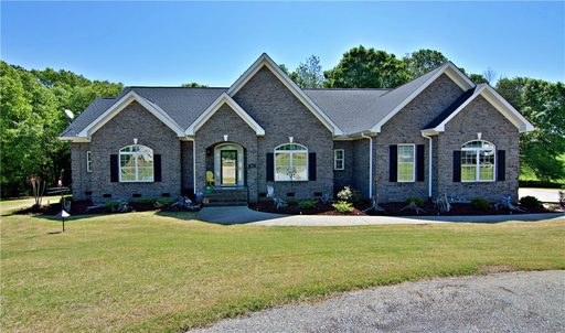 303 Weeping Willow Way sold home in Willow Ridge, Westminster, SC