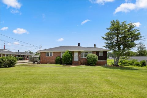 615 S Pine Street sold home in Adams, Seneca, SC