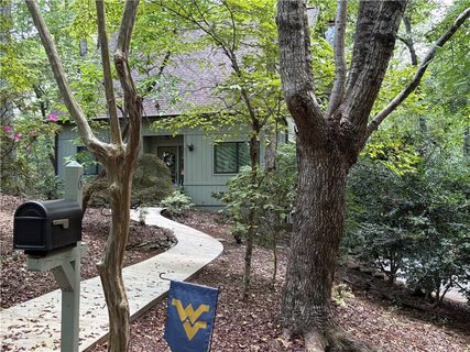 6 Crest Drive