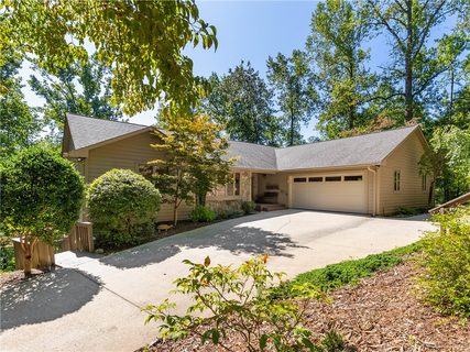 213 Shipmaster Drive active home in Keowee Key, Salem, SC