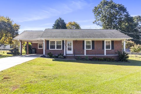 734 Tanglewood Drive sold home in Tanglewood, Seneca, SC