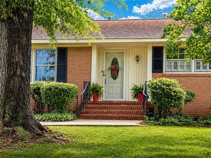611 Heyward Road active home in Kingsley Hills, Anderson, SC