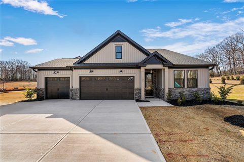 100 Saratoga Oaks Street active home in Saratoga Oaks, Williamston, SC