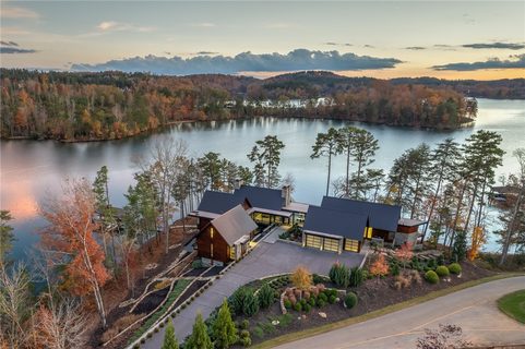 425 Peninsula Ridge