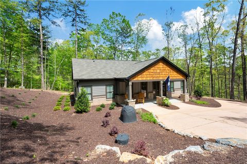 A home in Jocassee Falls