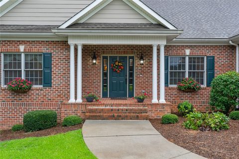 Homes in Waterford, Seneca