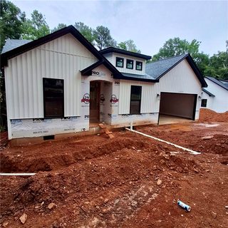1409 Stonehurst Drive active home in Hanover (Anderson), Anderson, SC