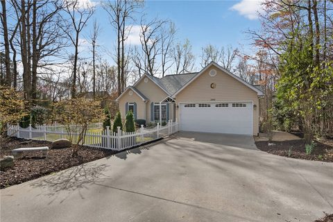Lake Place, Lavonia