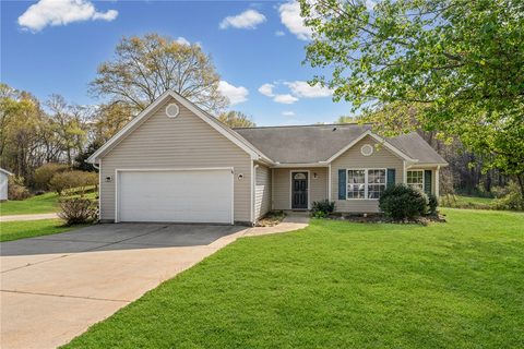 335 Monti Drive active home in Casa Del Rio, Anderson, SC