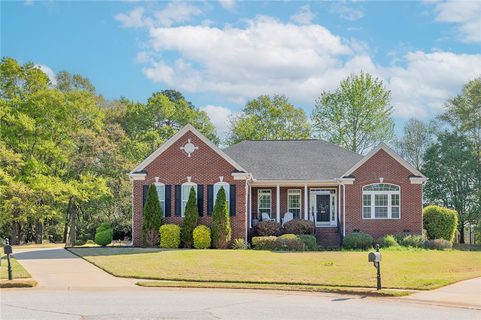 806 Hartscove Court active home in Glen Lake, Boiling Springs, SC