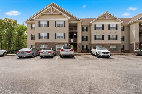 102 Lookover Drive active home in Overlook Condominiums, Anderson, SC