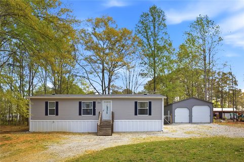 Homes in Timberlake, Seneca