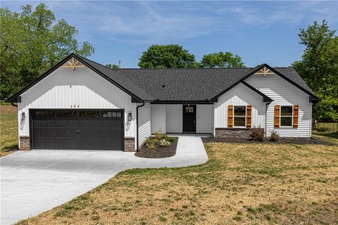 Homes in Nevitt Pines, Anderson