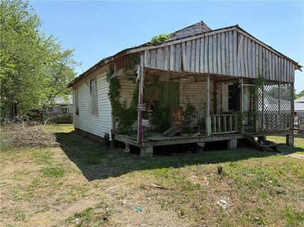 26 Sirrine Street active home in Utica, Seneca, SC